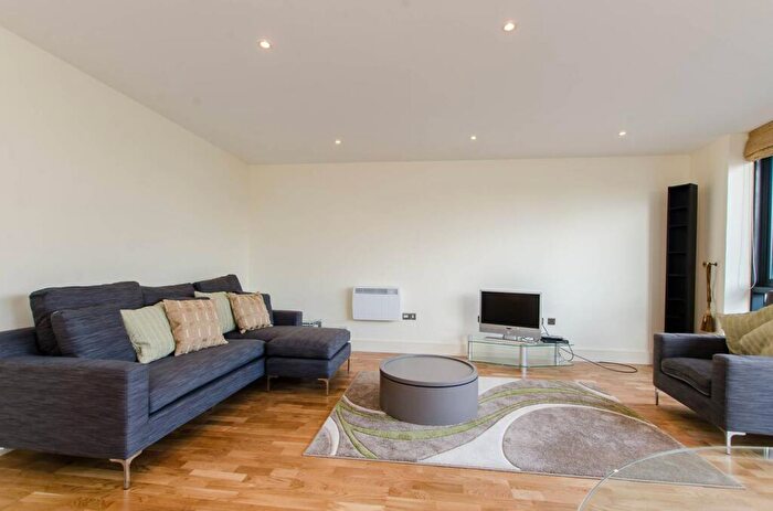 2 Bedroom Apartment To Rent In Nine Elms Lane, London, SW11