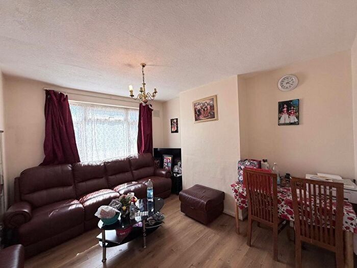 2 Bedroom Flat To Rent In Eastcote Lane, Harrow, Middlesex, HA2