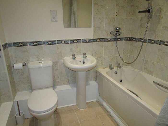 2 Bedroom Apartment To Rent In Dell Road Shawclough., OL12