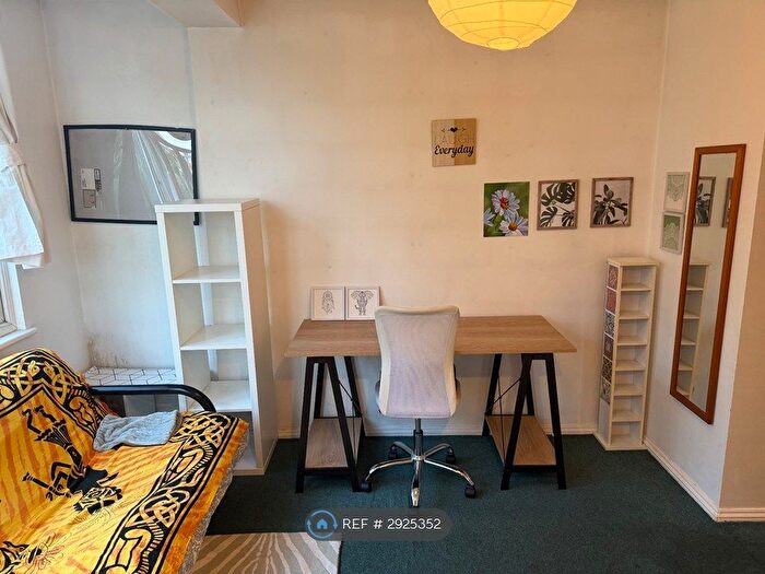 Studio To Rent In Hertslet Road, London, N7