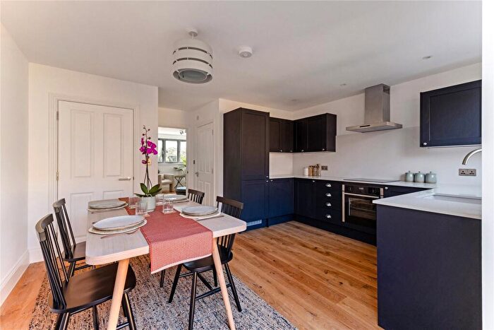 3 Bedroom Semi Detached House For Sale In London Road, Hindhead, GU26