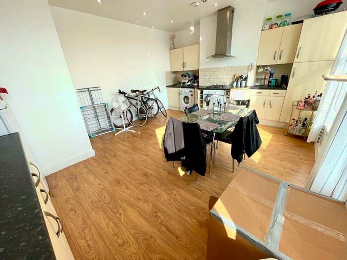 4 Bedroom Apartment To Rent In Wilbraham Road, Chorlton, M21