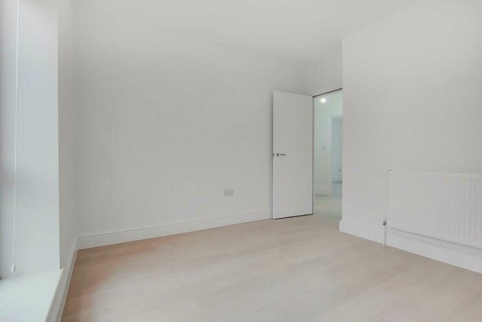 4 Bedroom House To Rent In Carefree Close, Romford, RM5