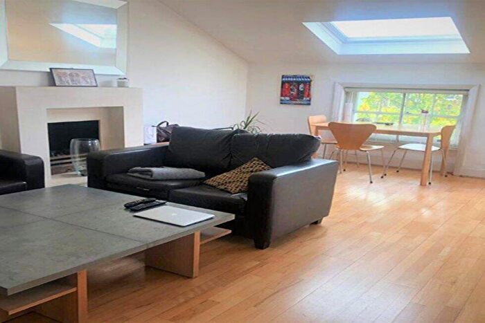2 Bedroom Flat To Rent In College Crescent, Swiss Cottage, NW3