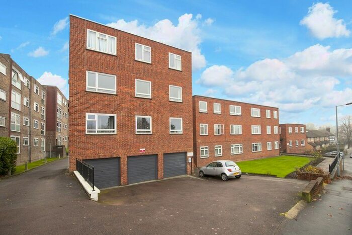 2 Bedroom Flat To Rent In Roebuck Lane, Buckhurst Hill, IG9