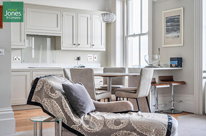 2 Bedroom Flat To Rent In Heene Terrace, Worthing, West Sussex, BN11