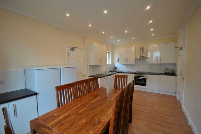 6 Bedroom Property To Rent In Devonshire Place, NE2