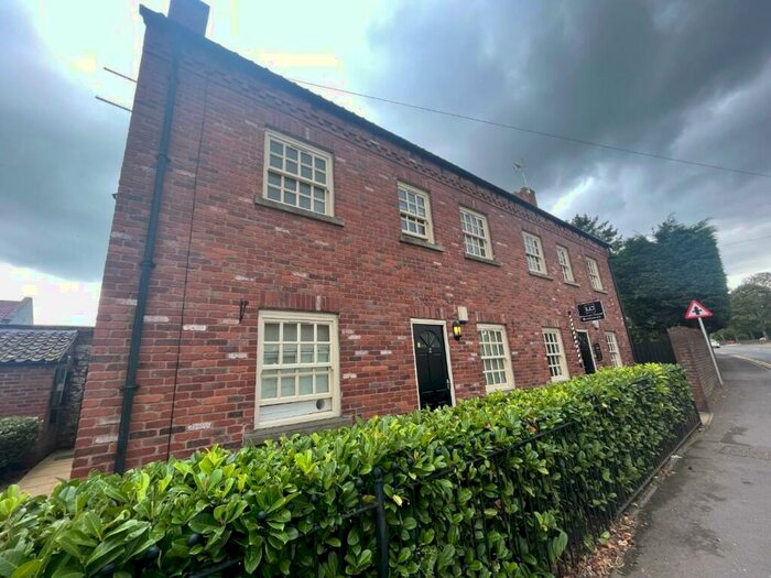 1 Bedroom Flat To Rent In Market Place, Bawtry, Doncaster, DN10