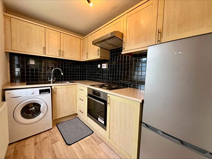 1 Bedroom Flat To Rent In Holtdale Gardens, Leeds, LS16