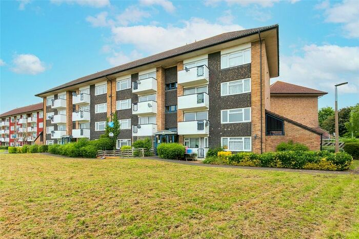 2 Bedroom Flat To Rent In Croxley View, Watford, Hertfordshire, WD18