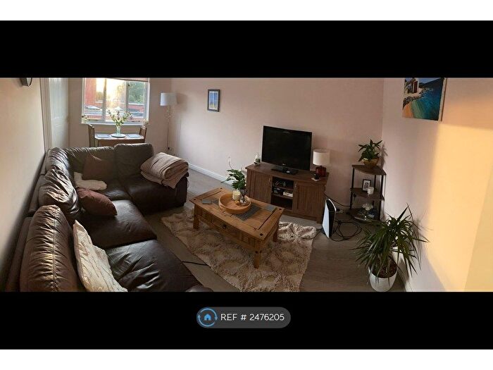2 Bedroom Flat To Rent In Llys Yr Efail, Mold, CH7