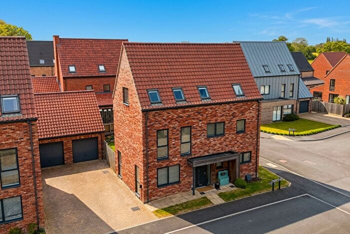 4 Bedroom Town House For Sale In Crown Close, Poringland, Norwich, NR14