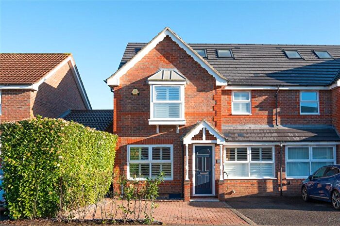 4 Bedroom Semi Detached House For Sale In Cairns Close, St. Albans, Hertfordshire, AL4