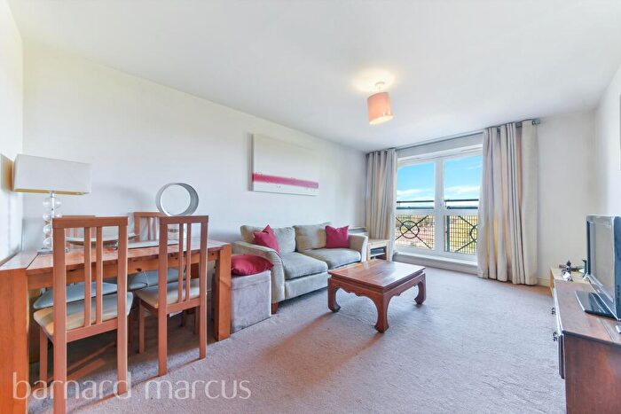 2 Bedroom Flat To Rent In Cline Road, N11