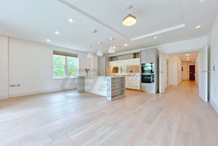 2 Bedroom Flat To Rent In Packenham House, Atkinson Close, SW20