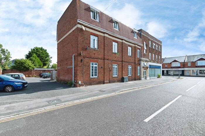 2 Bedroom Maisonette For Sale In Wimborne Road, Bournemouth, BH9
