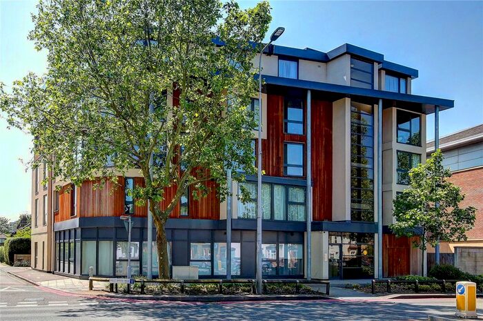 1 Bedroom Flat To Rent In Eminence House, Lower Mortlake Road, Richmond, TW9