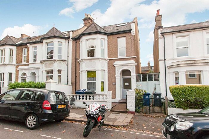 4 Bedroom Flat To Rent In Birkbeck Avenue, London, W3