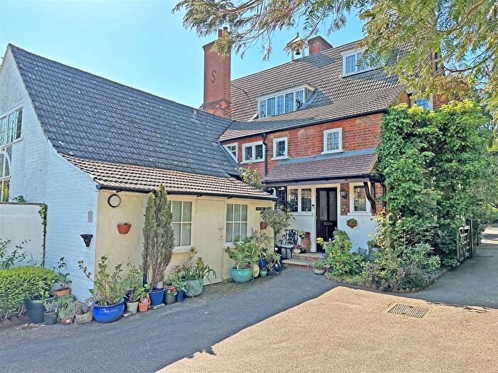 4 Bedroom Semi-Detached House For Sale In London Road South, Merstham, RH1