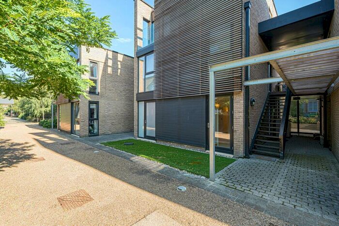 2 Bedroom Flat To Rent In Napoleon Lane London, SE18