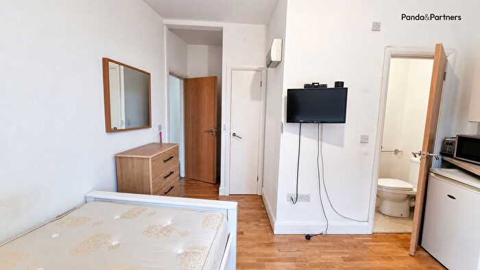 1 Bedroom Flat To Rent In Holloway Road, Archway, London, N19