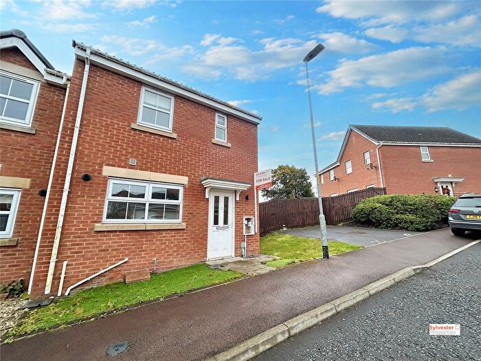 3 Bedroom End Of Terrace House For Sale In Dobson Close, High Spen, Rowlands Gill, Gateshead, NE39