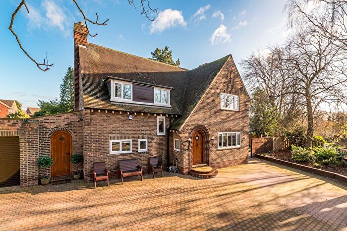 4 Bedroom Detached House For Sale In Broomhall Avenue, Wakefield, WF1