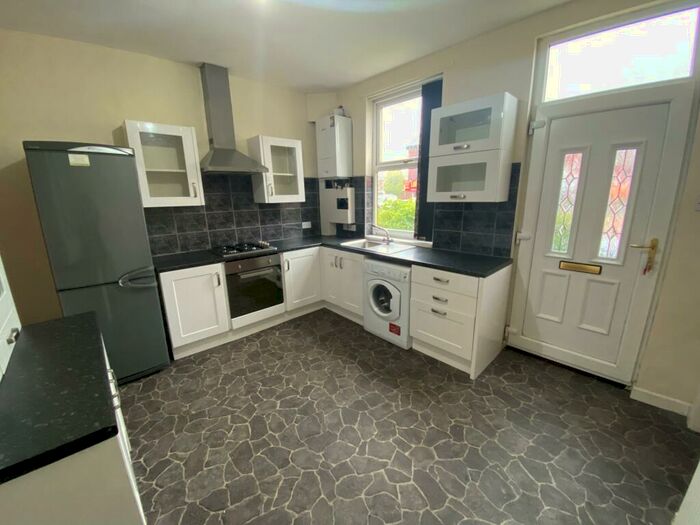 3 Bedroom House To Rent In Harehills Lane, Leeds, LS8