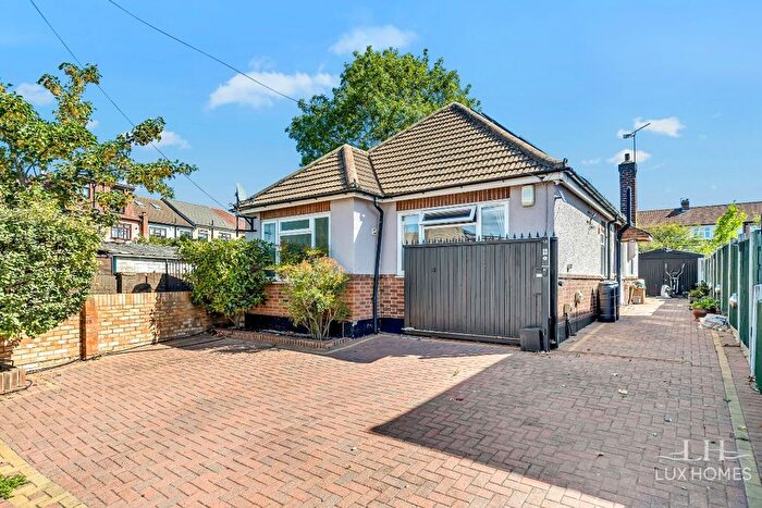 3 Bedroom Detached Bungalow For Sale In Purbeck Road, Hornchurch, RM11