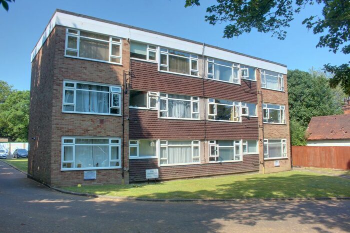 2 Bedroom Flat To Rent In Sanderstead Road, South Croydon, CR2