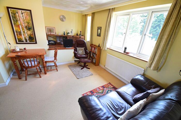 2 Bedroom Flat To Rent In Wareham, BH20