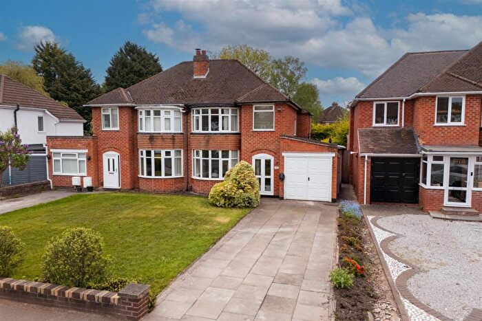 3 Bedroom Semi Detached House For Sale In Yoxall Road, Shirley, Solihull, B90