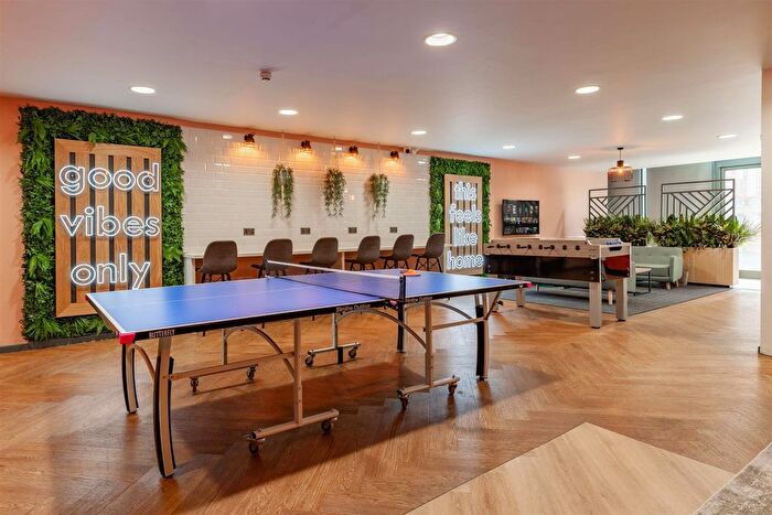 Studio To Rent In Crown Street, Reading, RG1