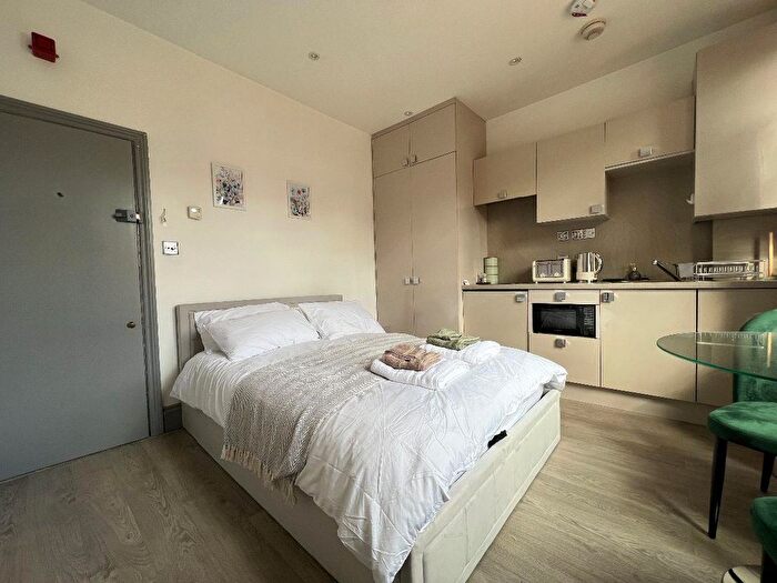 Studio For Sale In The Grove, London, N3