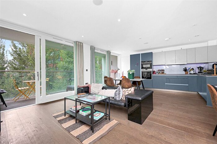 3 Bedroom Flat To Rent In Wenlock Road, London, N1