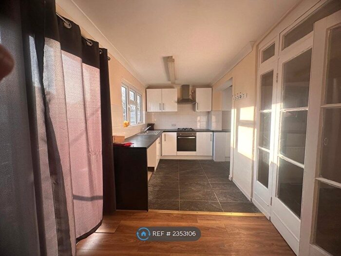 3 Bedroom Detached House To Rent In Salisbury Road, London, E4