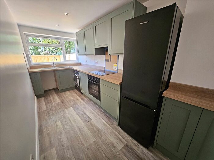 2 Bedroom Flat To Rent In Weydon Lane, Farnham, Surrey, GU9