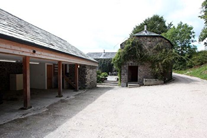 3 Bedroom Barn Conversion To Rent In Bradstone, Tavistock, PL19