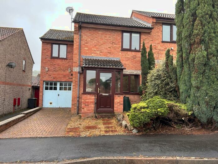 3 Bedroom House To Rent In Bedroom - Broom Close, EX7