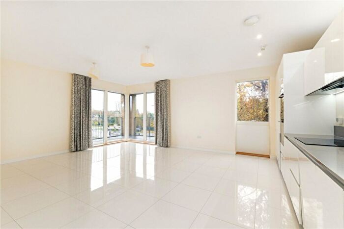 2 Bedroom Apartment For Sale In Seekings Close, Trumpington, Cambridge, CB2