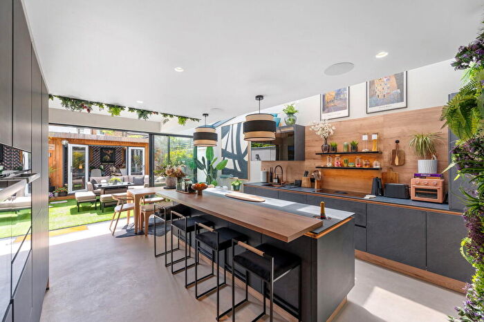 3 Bedroom End Of Terrace House For Sale In St. Johns Terrace, London, SE18