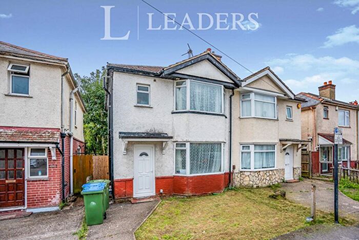 4 Bedroom Semi-Detached House To Rent In Honeysuckle Road, SO16