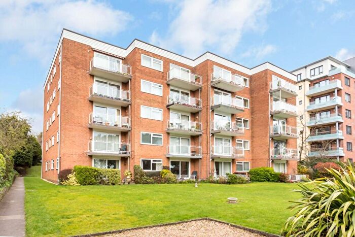 2 Bedroom Flat For Sale In Parkstone Road, Poole, BH15