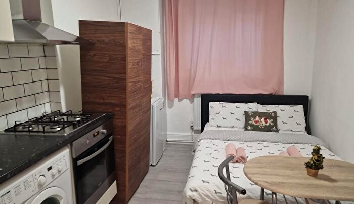 Studio To Rent In Upper Street, London, N1