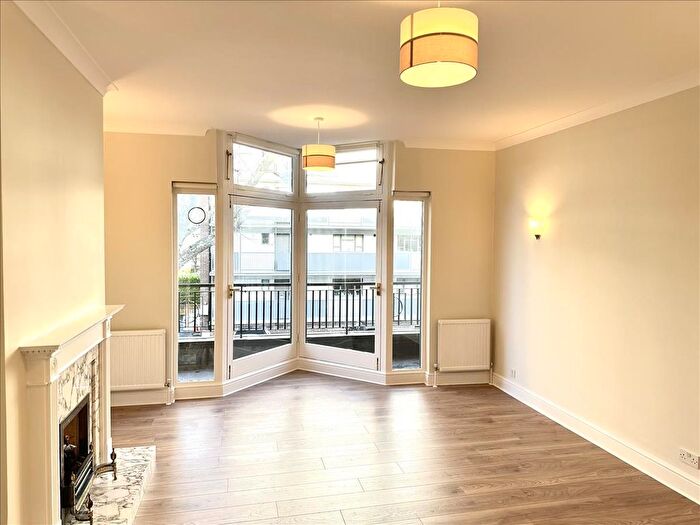 3 Bedroom Flat To Rent In Lansdowne Mews, Notting Hill, London, W11