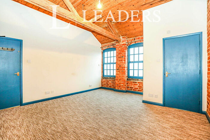 2 Bedroom Apartment To Rent In Spencer Road, Northampton, NN1