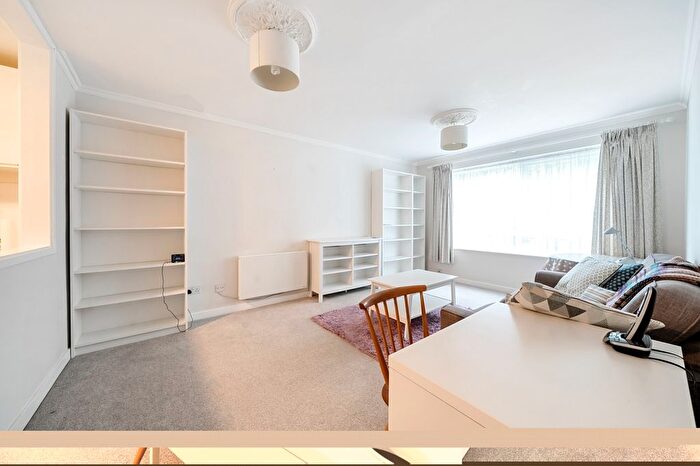1 Bedroom Flat To Rent In Willow Grove, Chislehurst, BR7