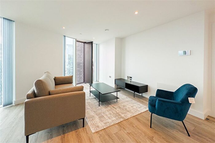 2 Bedroom Flat To Rent In Thr, M15