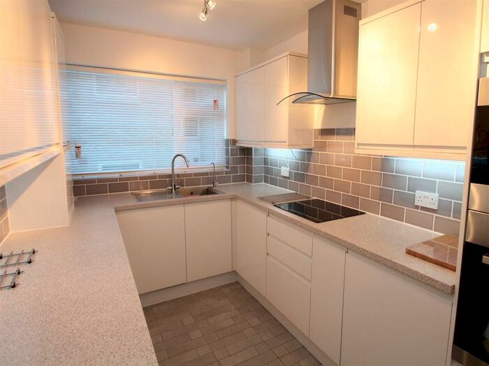 2 Bedroom Flat To Rent In Cadogan Close, Beckenham, BR3