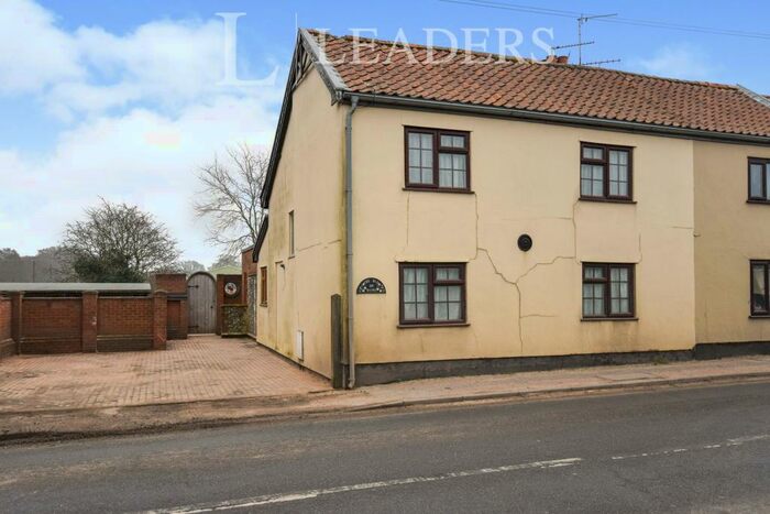 3 Bedroom Semi-Detached House To Rent In Holt Road, Norwich, NR10